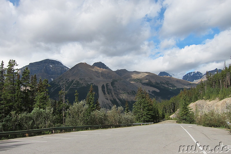 Parkplatz bei den Tangle Creek Falls - Wasserfall im Jasper National Park, Kanada