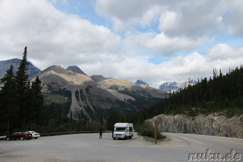 Parkplatz bei den Tangle Creek Falls - Wasserfall im Jasper National Park, Kanada