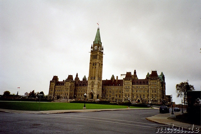 Parlamentsgebäude mit Peace-Tower in Ottawa, Kanada