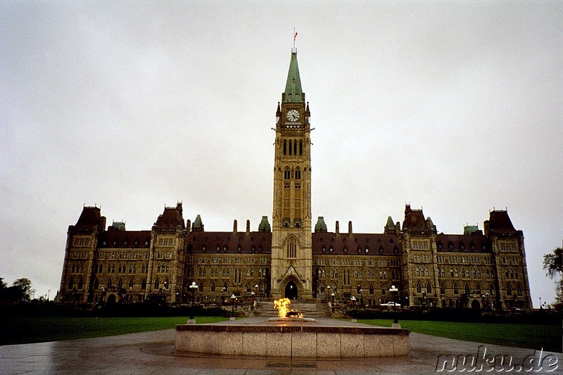 Parlamentsgebäude mit Peace-Tower in Ottawa, Kanada