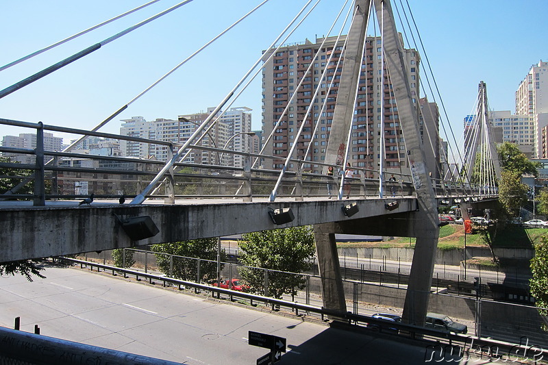 Paseo Huerfanos Fußgängerbrücke in Santiago de Chile