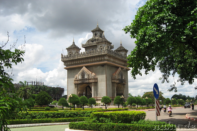 Patuxai, der Triumphbogen in Vientiane, Laos