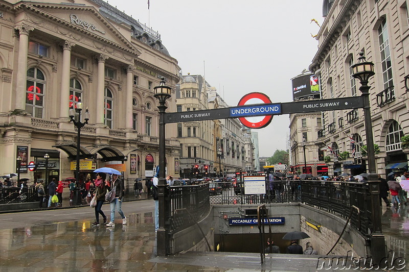 Piccadilly Circus in London, England