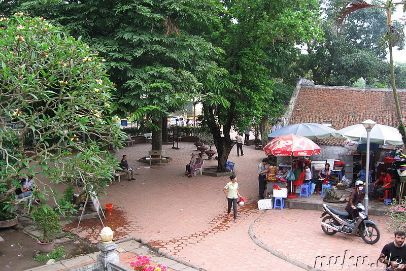 Platz an der One Pillar Pagoda