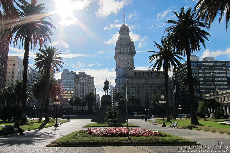 Plaza Independencia in Montevideo, Uruguay