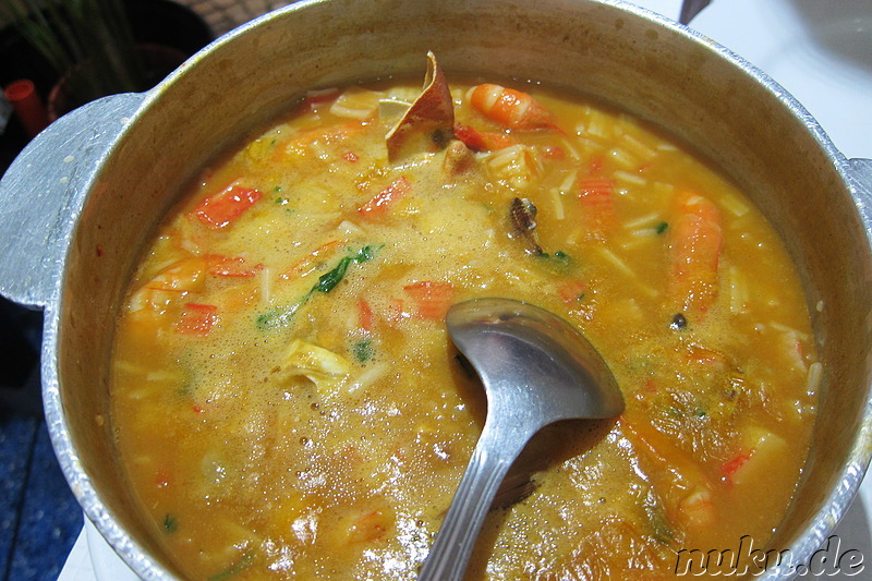 Portugiesische Suppe mit Reis und Meeresfrüchten