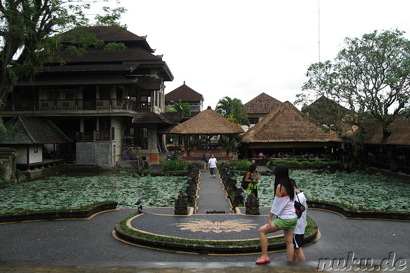 Pura Taman Saraswati Tempel in Ubud, Bali, Indonesien