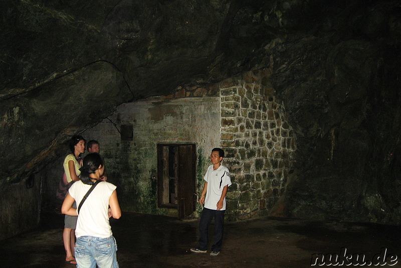 Quan Y Grotto (Hospital Cave) auf Cat Ba Island, Vietnam