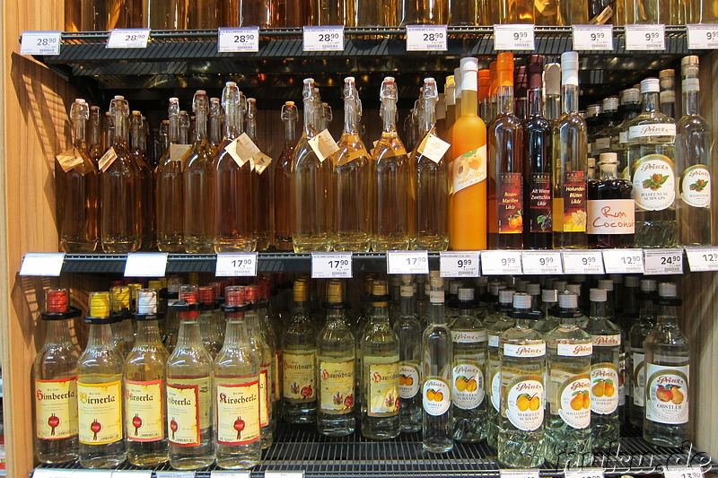 Regionale Spirituosen im Supermarkt in Reit im Winkl, Bayern