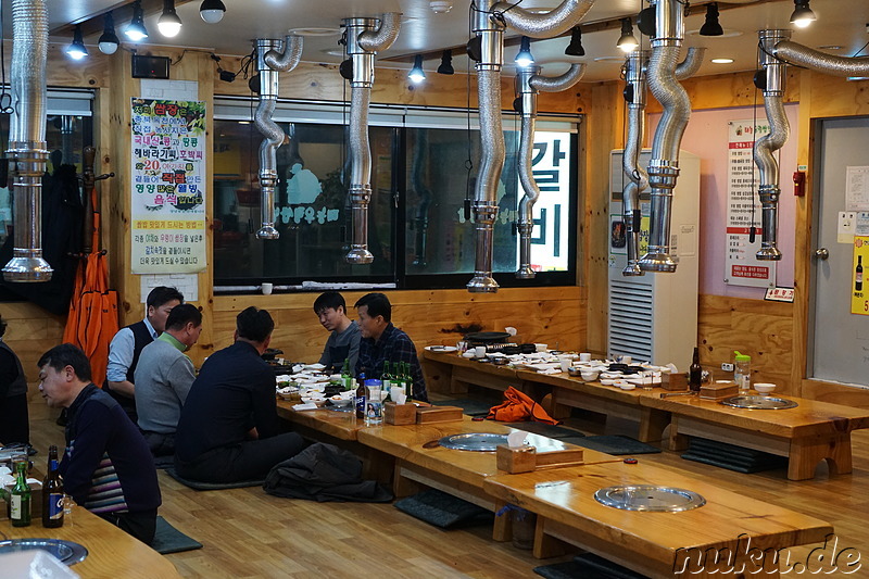 Restaurant Taeneung Ureong Ssambab (태능우렁쌈밥) in Seoul, Korea