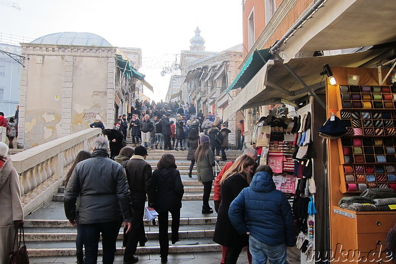 Rialto Brücke über den Grand Canal in Venedig, Italien