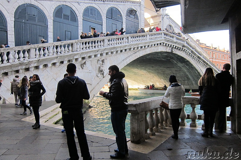 Rialto Brücke über den Grand Canal in Venedig, Italien