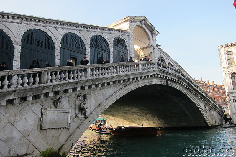 Rialto Brücke über den Grand Canal in Venedig, Italien