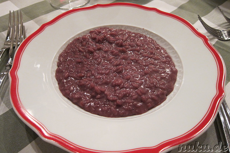 Rotweinrisotto im Restaurant Antica Bottega del Vino in Verona, Italien