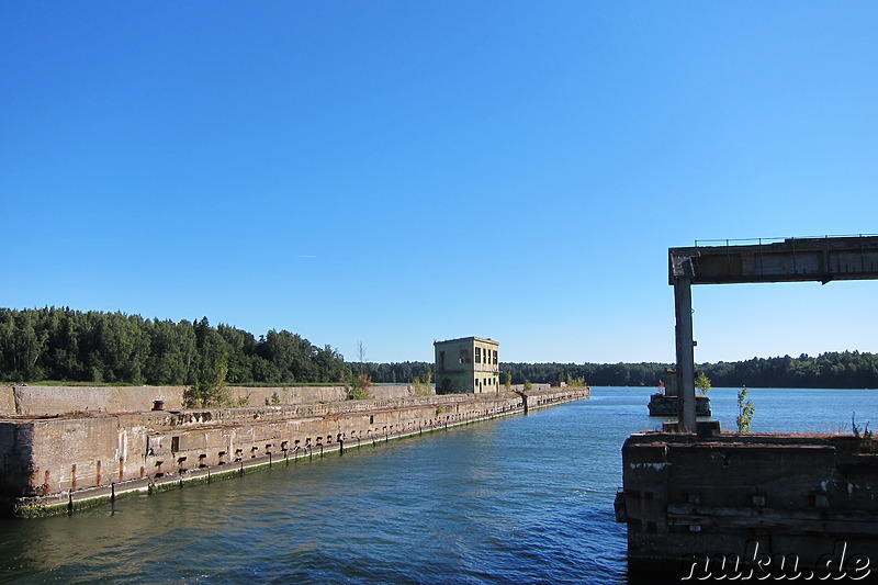 Ruinen einer ehemaligen sowjetischen Entmagnetisierungsstation für U-Boote im Lahemaa National Park, Estland