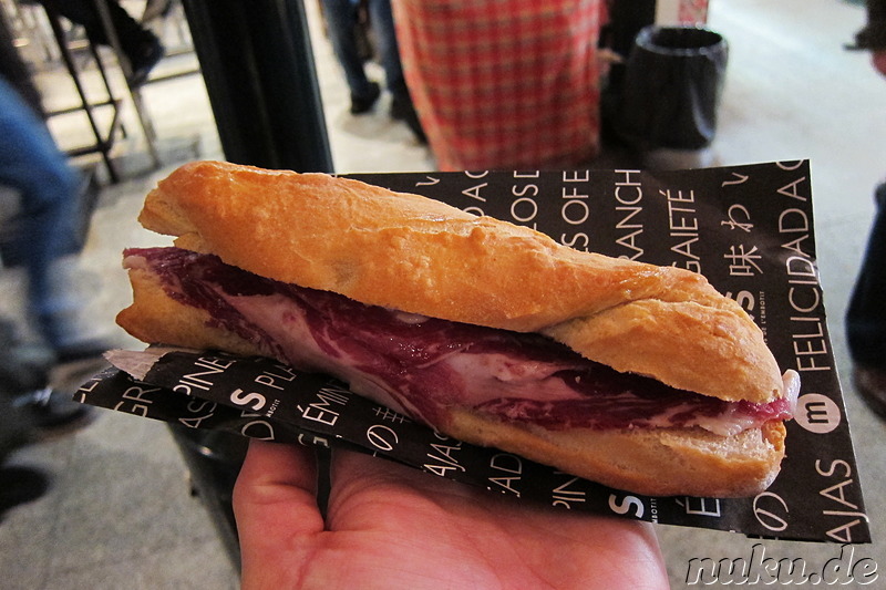 Schinkenbaguette im Mercado de San Miguel in Madrid, Spanien