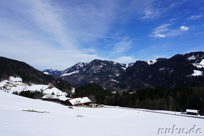 Schneebedeckte Berglandschaft in Aschau, Bayern