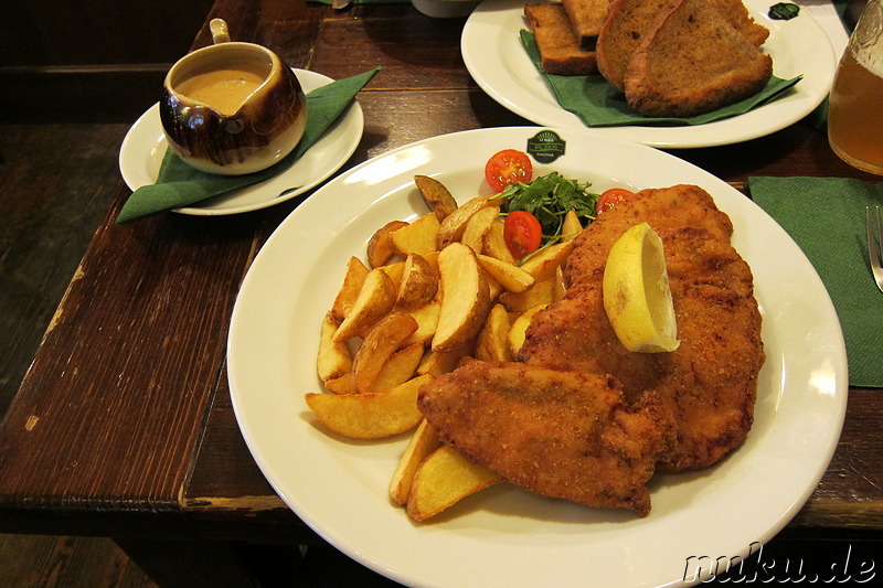 Schnitzel im Restaurant Na Parkanu in Pilsen, Tschechien