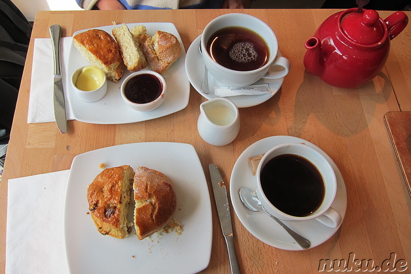 Scones - Englisches Gebäck zum Frühstück in London, England