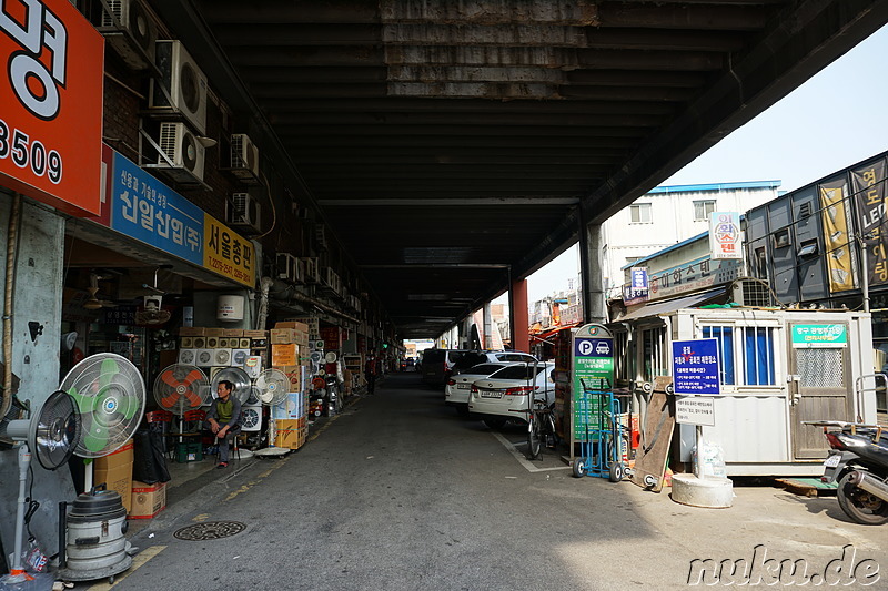 Seitenstraße von der Euljiro (을지로) im Zentrum von Seoul, Korea