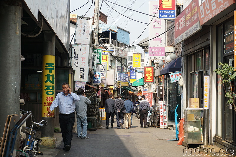 Seitenstraße von der Euljiro (을지로) im Zentrum von Seoul, Korea