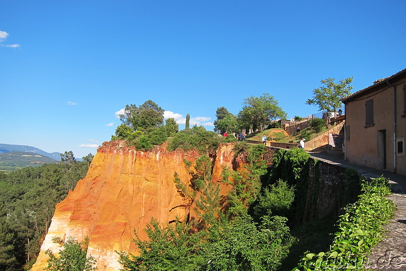 Sentir des Ocres in Roussillon im Naturpark Luberon, Frankreich