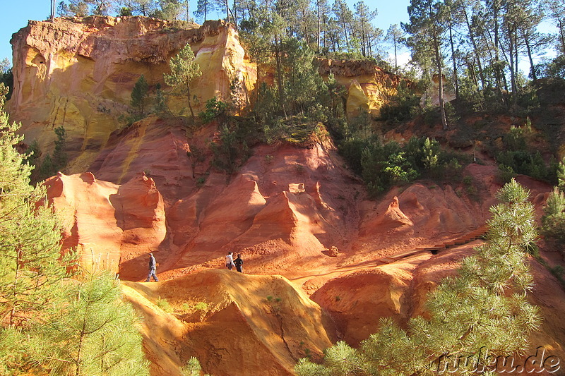 Sentir des Ocres in Roussillon im Naturpark Luberon, Frankreich