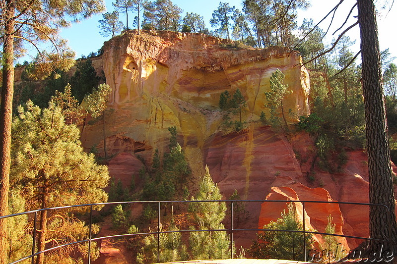 Sentir des Ocres in Roussillon im Naturpark Luberon, Frankreich