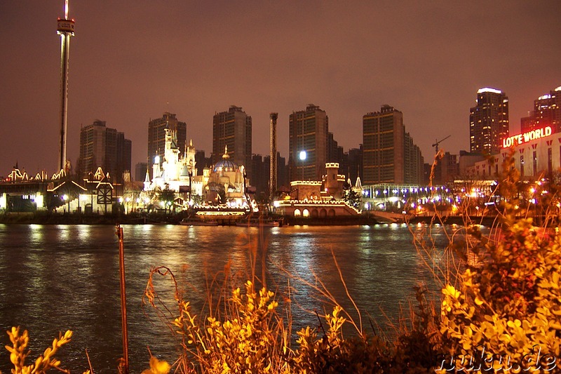 Seokchon Lake in Jamsil (Blick auf Lotte World)