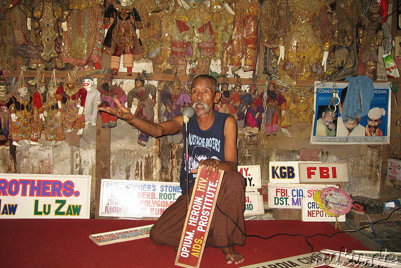 Show der Moustache Brothers in Mandalay, Myanmar