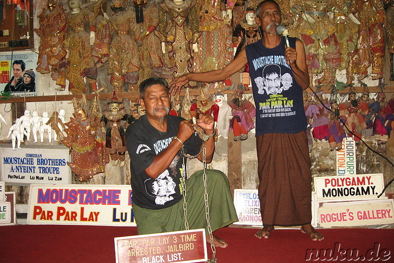 Show der Moustache Brothers in Mandalay, Myanmar