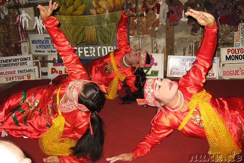 Show der Moustache Brothers in Mandalay, Myanmar