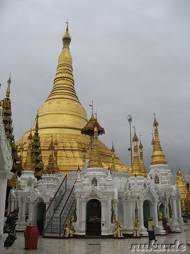 Shwedagon Pagoda - Tempel in Yangon, Myanmar