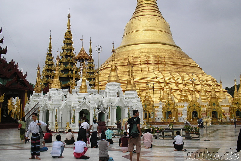 Shwedagon Paya - Tempel in Yangon, Myanmar