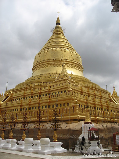 Shwezigon Paya - Tempel in Bagan, Myanmar