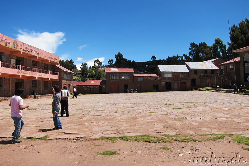 Siedlung auf der Insel Taquile, Peru