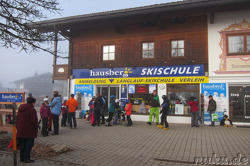 Skischule Hausberg am Dorfplatz in Reit im Winkl, Bayern