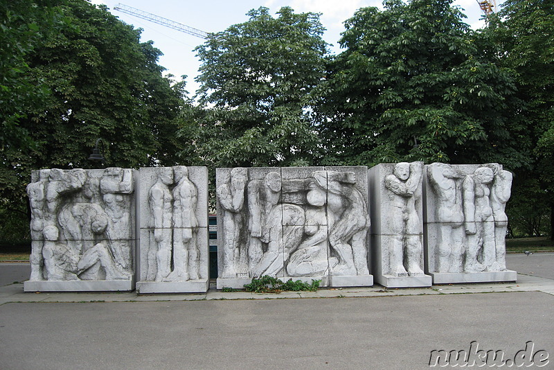 Skulptur am Roten Rathaus, Berlin