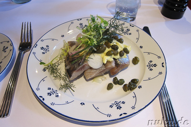 Smoerrebroed mit Hering im Restaurant Schoennemann in Kopenhagen, Dänemark