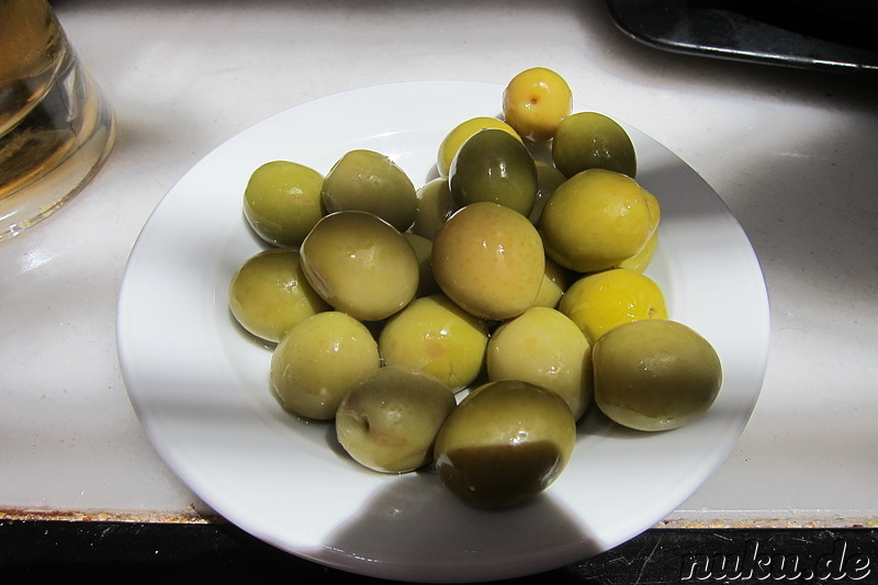 Snacks bei 100 Montaditos in Alicante, Spanien