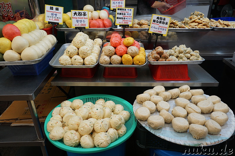 Snacks und Spezialitäten im Sinpo Internationaler Markt (신포국제시장) in Incheon, Korea