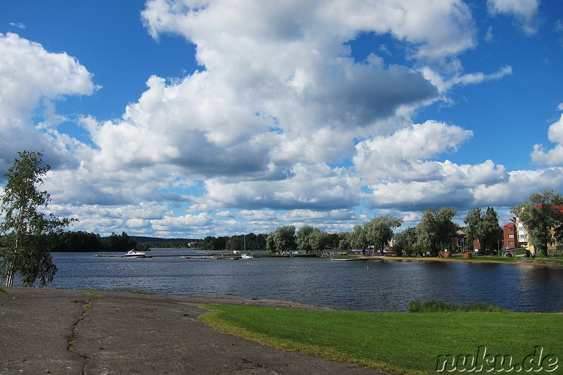 Spaziergang am Wasser in Savonlinna, Finnland