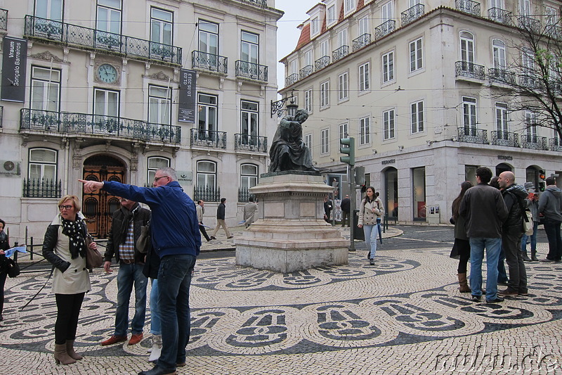 Spaziergang durch den Stadtteil Bairro Alto von Lissabon, Portugal