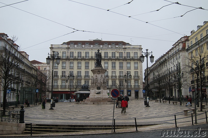 Spaziergang durch den Stadtteil Bairro Alto von Lissabon, Portugal