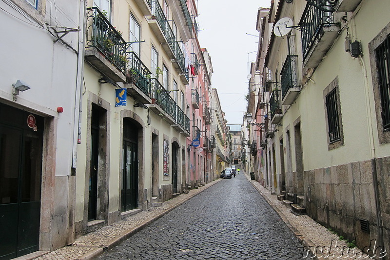 Spaziergang durch den Stadtteil Bairro Alto von Lissabon, Portugal