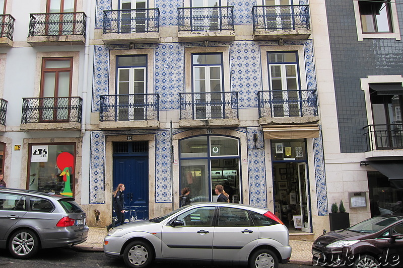 Spaziergang durch den Stadtteil Bairro Alto von Lissabon, Portugal