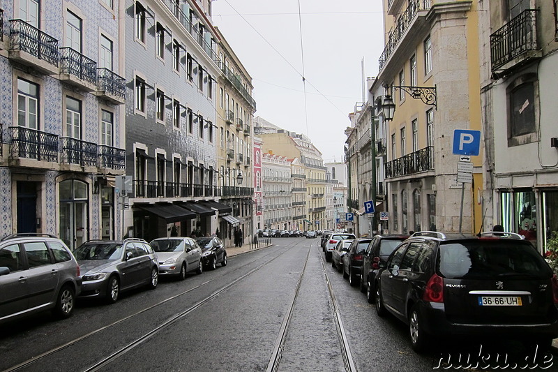 Spaziergang durch den Stadtteil Bairro Alto von Lissabon, Portugal