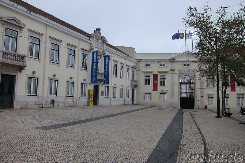 Spaziergang durch den Stadtteil Bairro Alto von Lissabon, Portugal