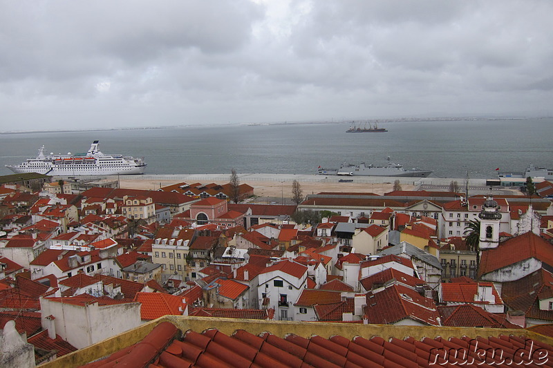 Spaziergang im Stadtteil Alfama, Lissabon, Portugal