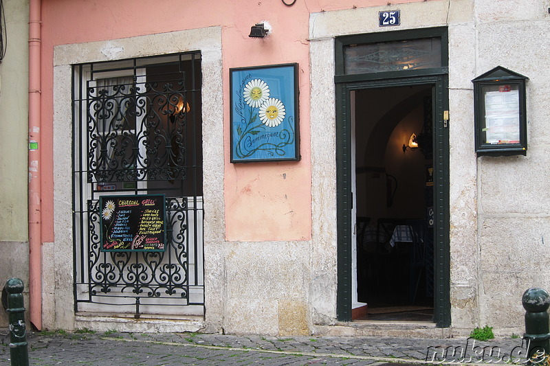 Spaziergang im Stadtteil Alfama, Lissabon, Portugal